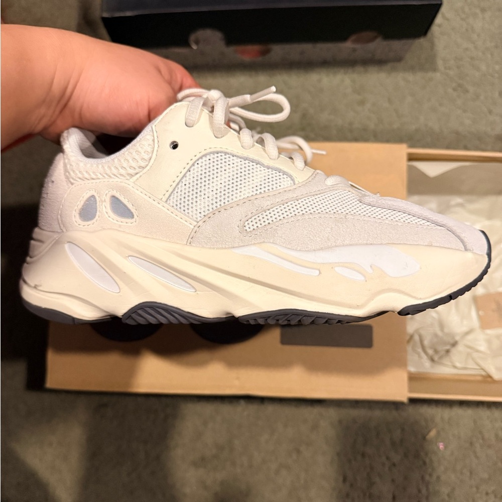 Adidas Yeezy Boost 700 Box in Tan